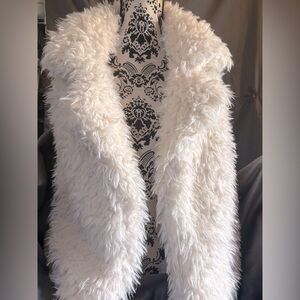Aeropostale  small Beautiful Fur Vest… XSmall…White… Smoke and Pet Free